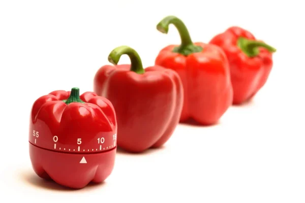 Rode pepers en rood alarm clock — Stockfoto
