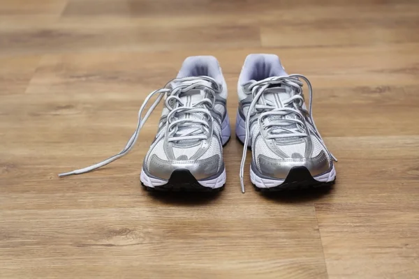 Běžecké boty v tělocvičně — Stock fotografie