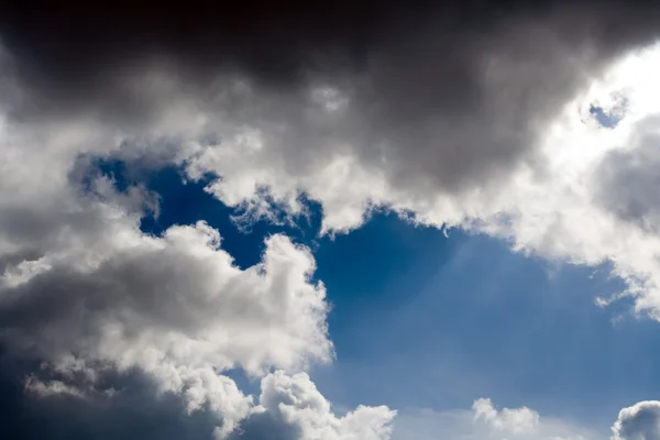 Dark dramatic clouds over blue sky — Stock Photo, Image