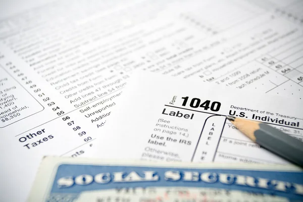 Vergi formlarını ve sosyal güvenlik kartı — Stockfoto