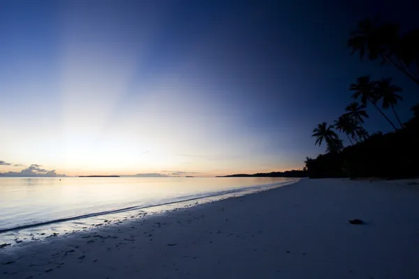 Beautiful tropical sunset at sea — Stock Photo, Image