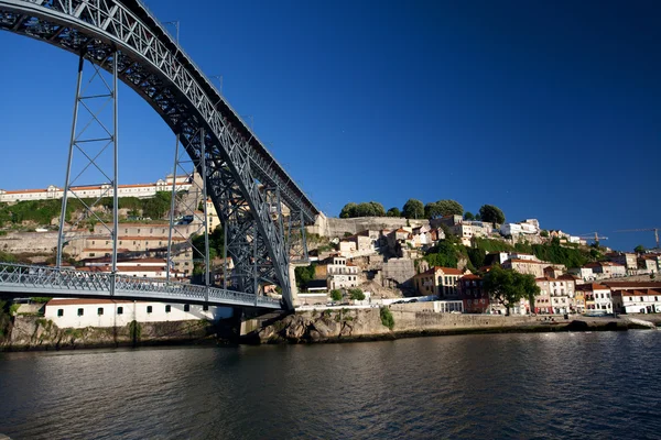 Porto görünümü ile d. luis Köprüsü