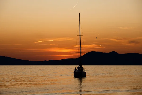 Boat at dusk — Stock Photo, Image