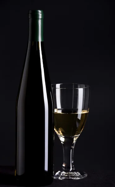 Wijnfles en glas — Stockfoto