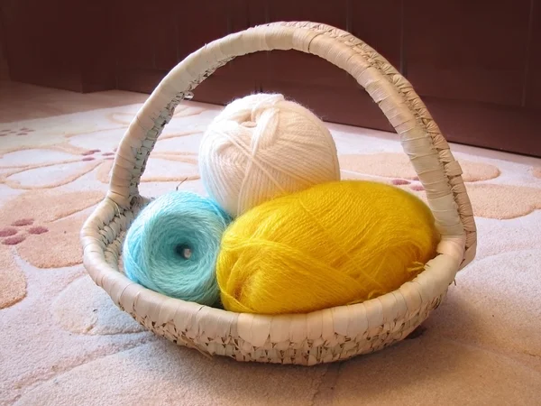 Hanks of the yarn for knitting in basket — Stock Photo, Image