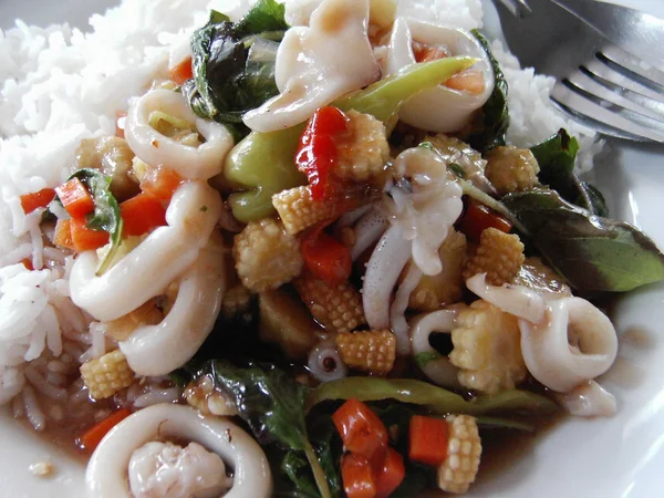 stock image Thaifood whit calamari, shrimp, fish, rice, chili, vegetables