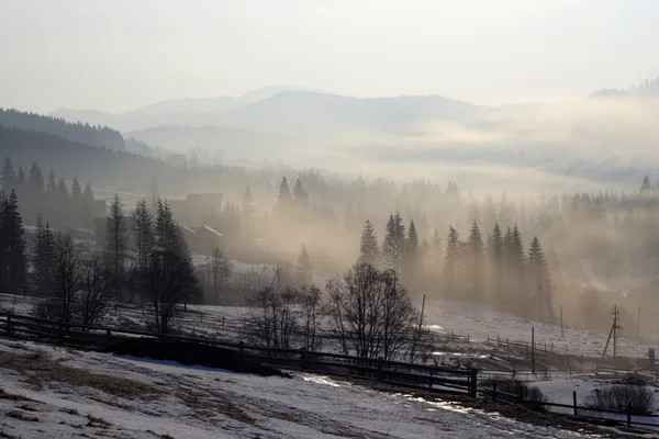 Ködös reggel hegyek — Stock Fotó