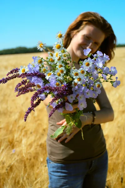 Mazzo di fiori da campo — Foto Stock