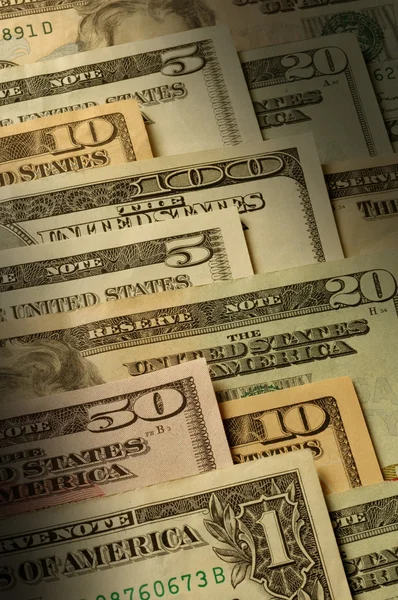Billetes estadounidenses de varias denominaciones — Foto de Stock