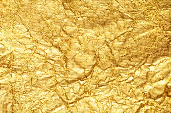 Skrynkliga guldfolie texturerat bakgrund — Stockfoto