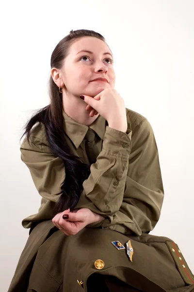 Девушка в военной форме мечтает. — 스톡 사진