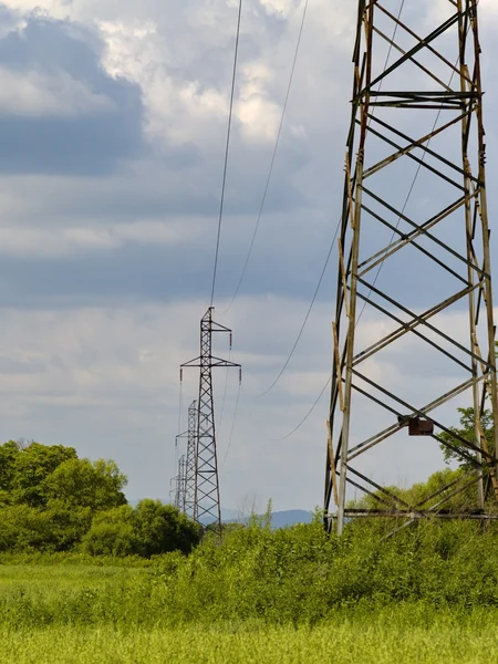 A Torre de linha de energia elétrica — Fotografia de Stock