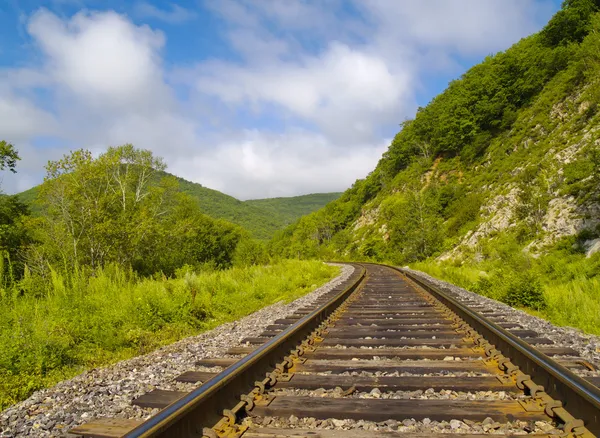 Jahr Landschaft mit Eisenbahnlinie — Stockfoto