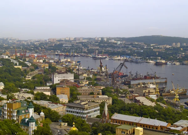 A cidade Vladivostok, Baía Golden Horn — Fotografia de Stock