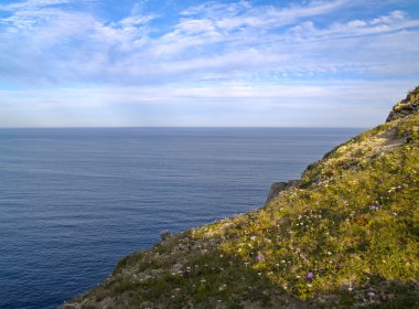 yüksek deniz kıyısı