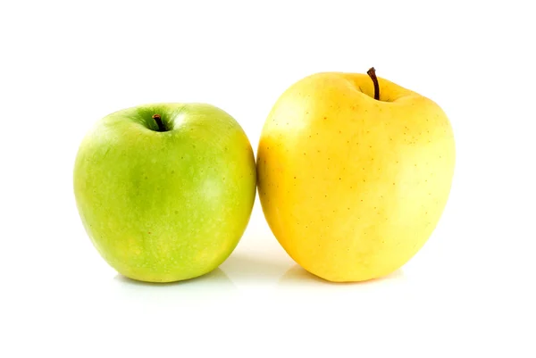 Зелені та жовті яблука — стокове фото