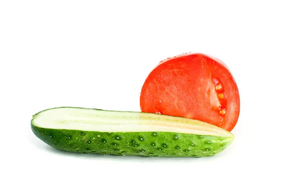 Metades de tomate e pepino — Fotografia de Stock