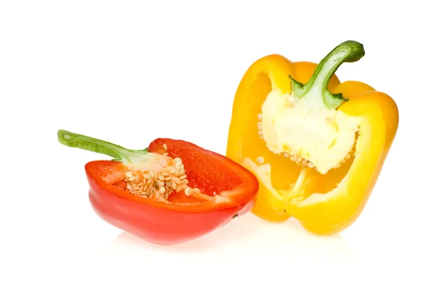 Hälften av röd och gul paprika — Stockfoto