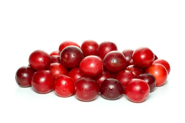 Pilha de ameixas vermelhas cereja — Fotografia de Stock