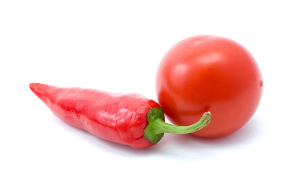 Κόκκινη ντομάτα και καυτερή πιπεριά — Φωτογραφία Αρχείου