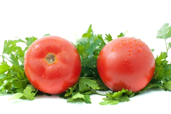 Два спелых помидора и петрушка — стоковое фото