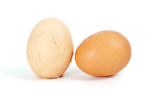 Hele en gebarsten eieren — Stockfoto