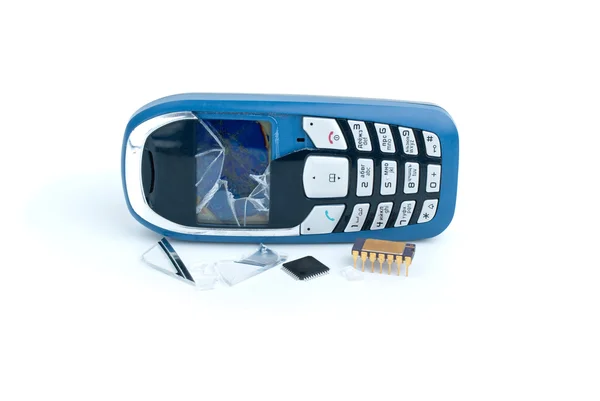 Broken cellular phone and two microchips — Stock Photo, Image