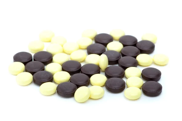 Néhány sárga és barna tabletta — Stock Fotó