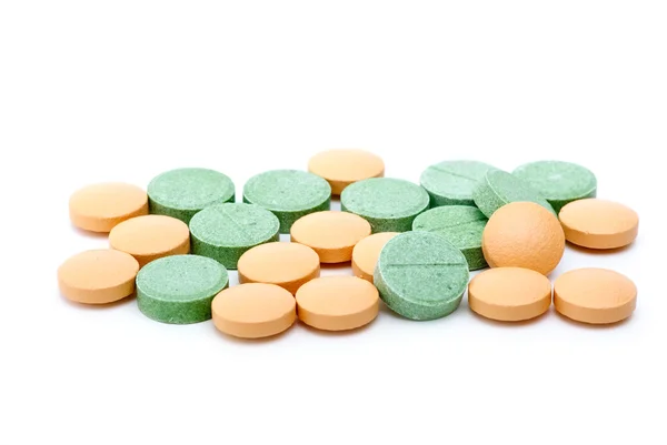 Orange und grüne Tabletten — Stockfoto