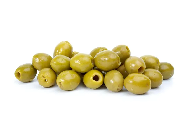 Куча оливок с зелеными косточками — стоковое фото