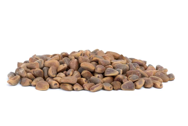 Kleine stapel van cedar noten — Stockfoto