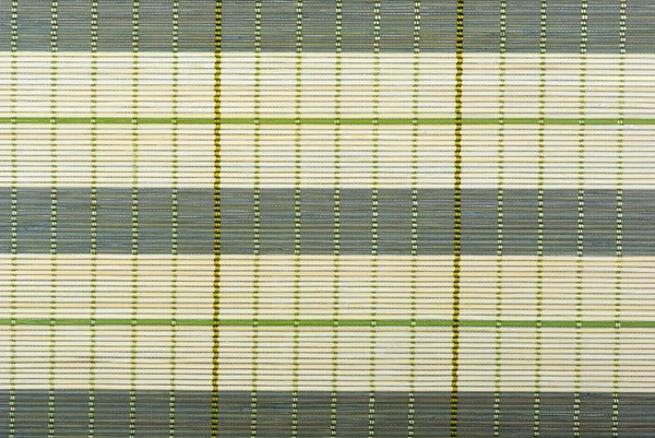 Крупный план соломенного коврика из зеленых бамбуковых палочек — стоковое фото