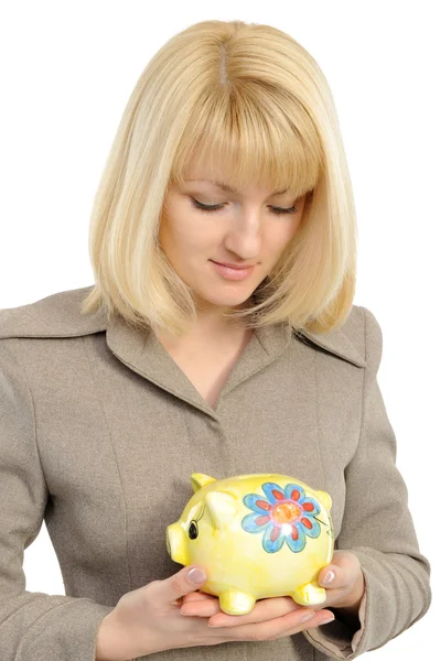 Vrouw met een spaarvarken — Stockfoto