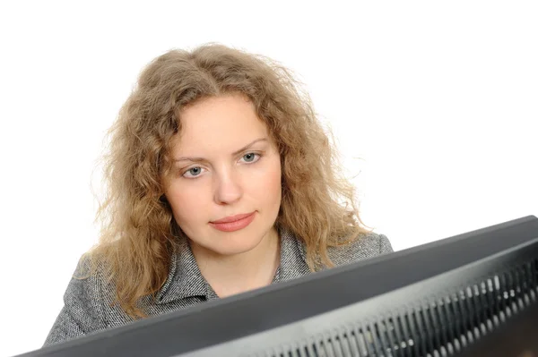 Donna sorridente davanti al suo computer — Foto Stock