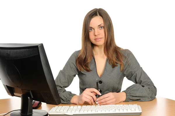 Nő a számítógép előtt mosolyogva — Stock Fotó