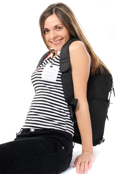 Ung kvinna med en ryggsäck, leenden — Stockfoto