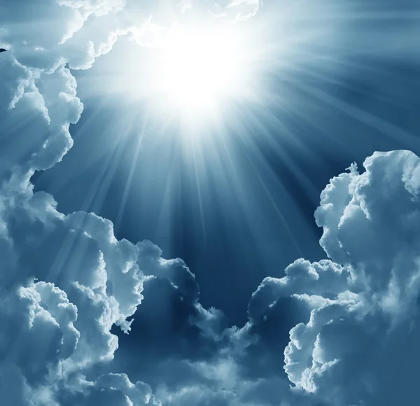 Ciemne niebo słońce — Zdjęcie stockowe