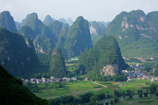 Kalksteinhügel, China — Stockfoto