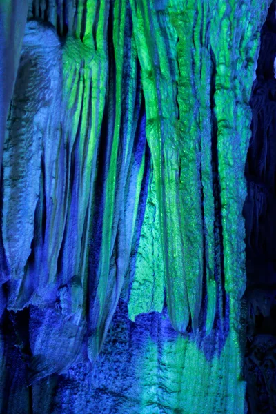 Verlichte stalactieten — Stockfoto