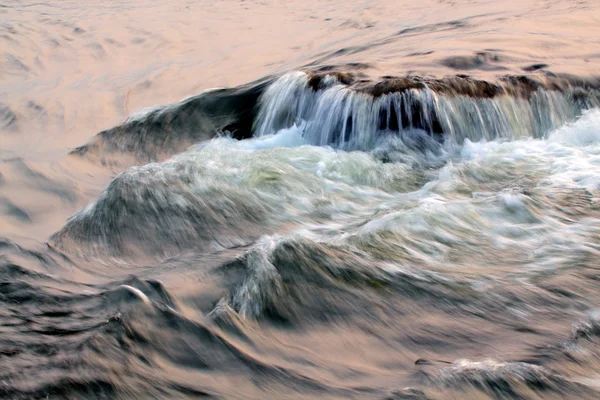 Движущаяся вода — стоковое фото