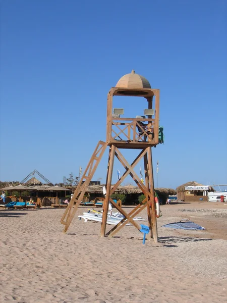 Wieża ratownicza na plaży — Zdjęcie stockowe