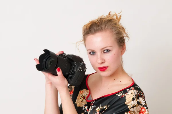 Atractivo retrato de chica fotógrafa — Foto de Stock