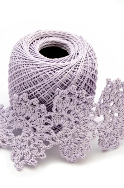 Fio de algodão com trabalho de crochê — Fotografia de Stock