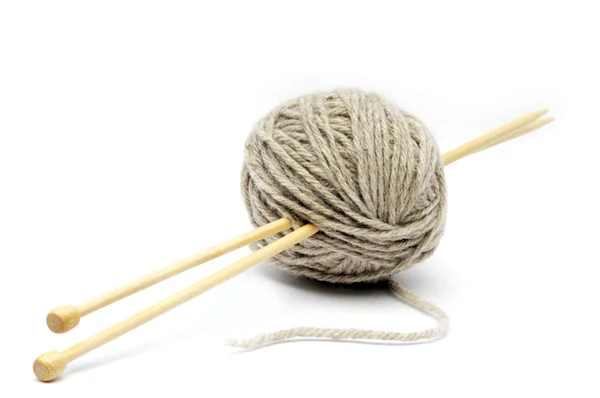 Garens van wol met bamboe naalden — Stockfoto