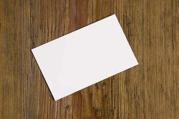 Cartão em branco sobre madeira — Fotografia de Stock