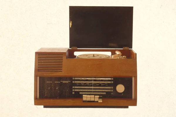 Gebroken oude retro radio — Stockfoto