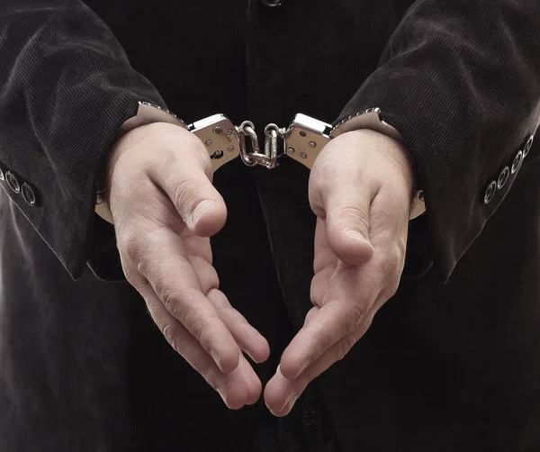 Бизнесмен, закованный в наручники — стоковое фото