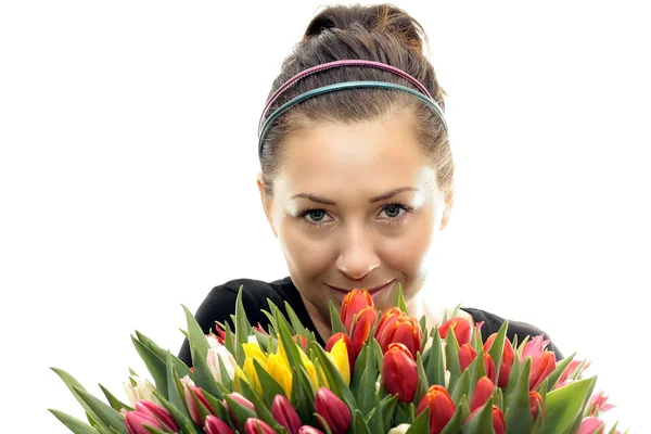 Vrouw met gekleurde tulpen — Stockfoto