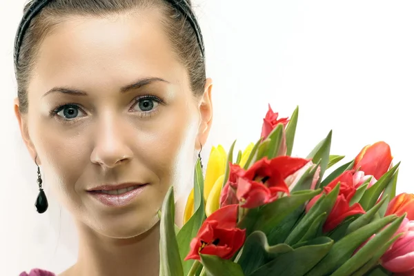 Жінка з різнокольорових тюльпанів — стокове фото