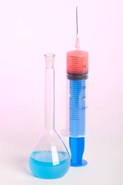 Flask and syringe — Stock Photo, Image